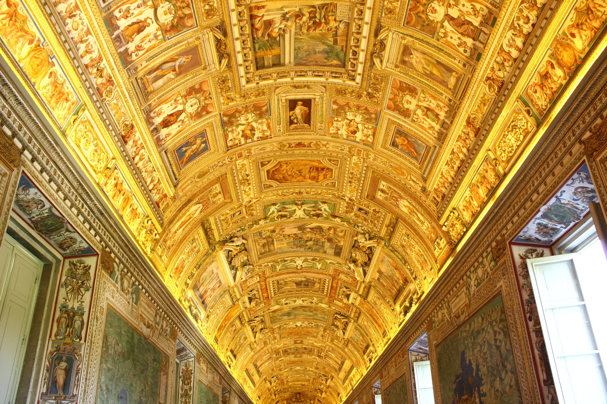 日本語ガイドとヴァチカン美術館半日観光　システィーナ礼拝堂入場